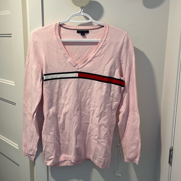 Tommy Hilfiger - Size Medium Long sleeve sweater - Picture 1 of 4